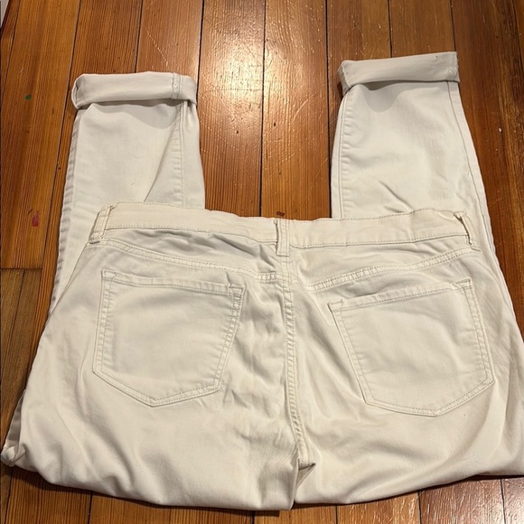 $5/25! Add 5 to bundle to get for $25 Old Navy White Skinny Jeans Style - Picture 2 of 3